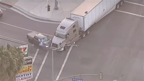 Video Big Rig Driver Crashes Into Murder Suspects Truck To End Police Pursuit