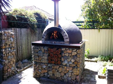Gabion walls are executed mainly in the purpose of soil stabilization behind the wall, but the wall si made from gabion baskets that are stacked in one or more rows, depending on the height of the wall. Gabion basket fireplace. | Choses que j'adore | Pinterest ...