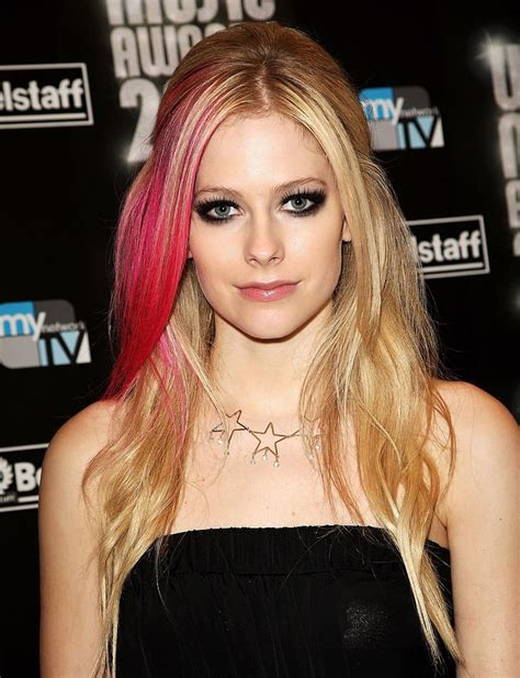 Beautiful Hairstyle Avril Lavigne Celebrities Avril Lavigne Style