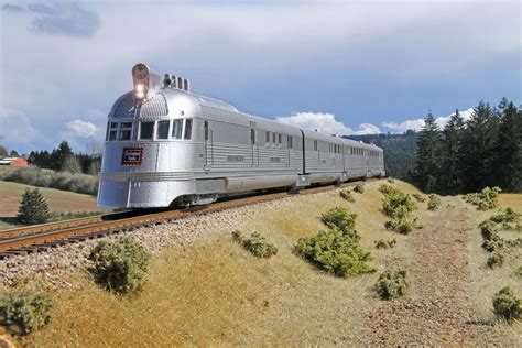 Ho Models Of Early Stream Lined Passenger Trains Model Railroader