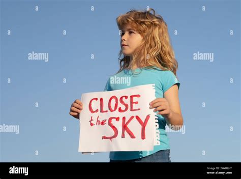 Geschlossener Himmel Russland In Die Ukraine Fotos Und Bildmaterial