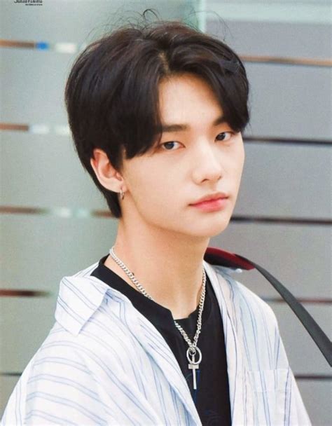 Hwang Hyunjin Wiki 2021 Net Worth Height Weight Relationship And Full Biography Pop Slider