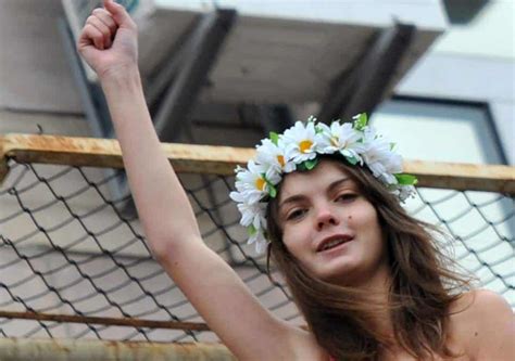 Si è Suicidata Fondatrice Delle Femen Oksana Shachko Aveva 31 Anni