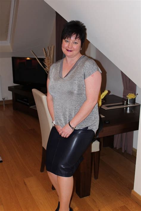 Milfs In Leather 5 9K On Twitter Who Else Wants To Cum Over
