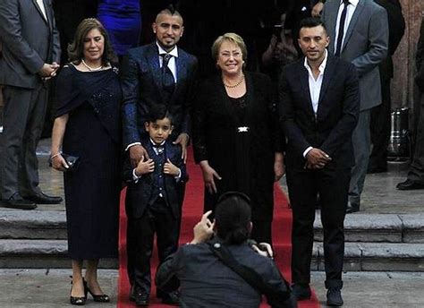 Premio nobel per la pace nel. Arturo Vidal, matrimonio bis con Maria Teresa Matus in Cile: lo juventino e la madre dei suoi Alonso