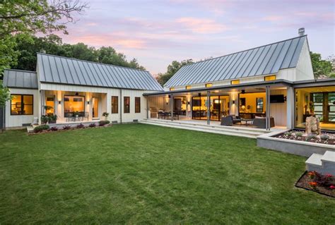 Modern Farmhouse On Dallas Texas Casa De Campo Fachada Dallas