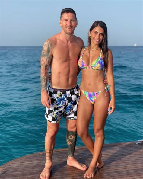 Photo Lionel Messi Et Son épouse Antonela Roccuzzo En Vacances Juillet 2021 Purepeople