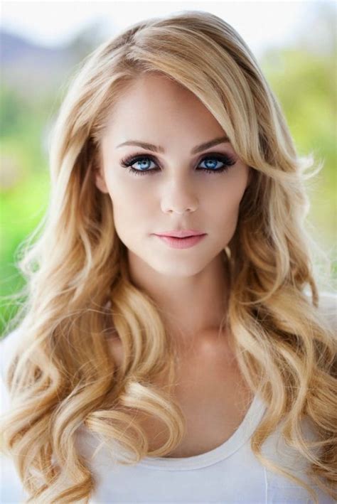 The Babe With A Fang Laura Vandervoort Barnorama