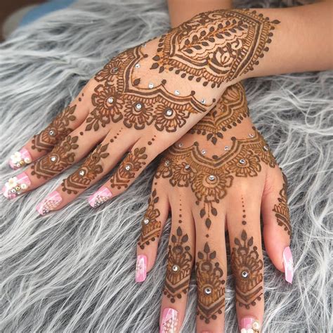 Secara sekilas, desain henna ini tampak mudah ditiru. √ 60+ Gambar Motif Henna Pengantin: Tangan dan Kaki yang Cantik