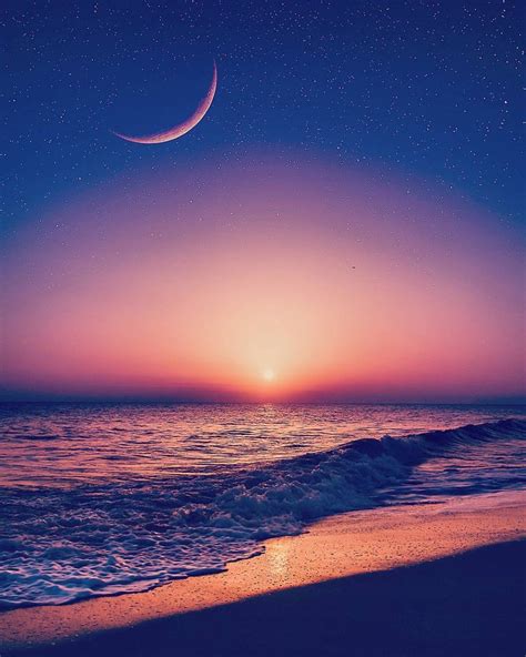 An Impressive Sunset 🌇 On The Beach 🌊 With Crescent 🌙 Moon 👌 ☺ 💖