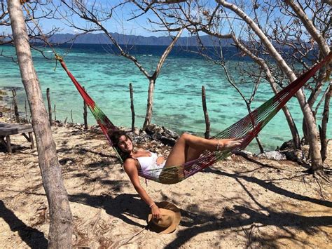 La Historia De La Actriz Que Quedó Varada En Una Isla Paradisíaca Y Se Enamoró De Su Instructor