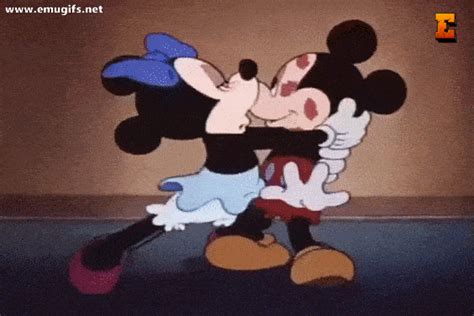 Minnie Kissing Mickey  Animation Bacio Topolino E Minnie  Animate