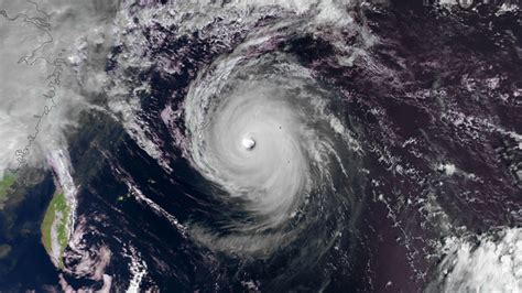 Haiyan Super Typhoon in 2013 - SMOS WIND DATA SERVICE & STORM projects