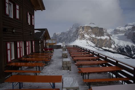 Contattate il personale degli uffici turistici nelle diverse località in val di fassa. Cafe at the ski resort of Val di Fassa, Italy wallpapers ...