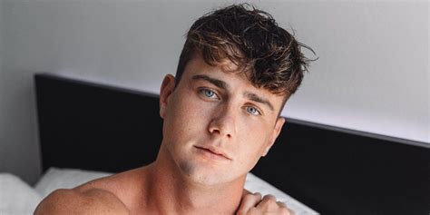 Too Hot To Handle Harry Jowsey Shocks Fans With Selfie Showing Off His Bulge