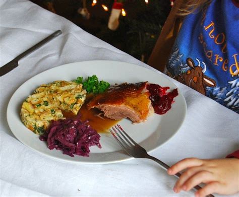 The traditional christmas dinner in germany is roast poultry or game served with apple and sausage stuffing, potato dumplings and red cabbage. Traditional German Christmas dinner of roast goose ...
