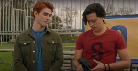 Riverdale Boss Confirms Jughead Was Cut Really Deep By Betty And