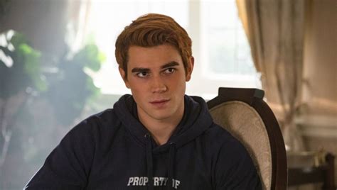 The official home of archie, betty, veronica, jughead, reggie, and more! La indescriptible imagen de KJ Apa donde se parece más a ...