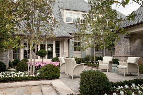 Create A Private Oasis With These Beautiful Courtyard Ideas