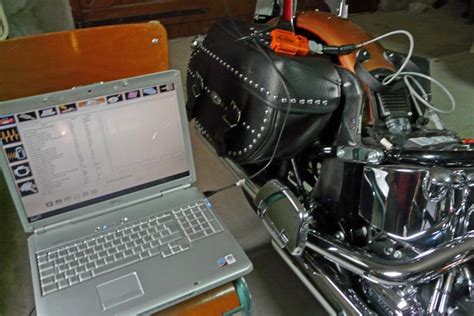 Harley davidson has introduced the screamin' eagle pro efi super tuner, a plug in unit that connects to the usb port of your pc and allows 15 minutes of data recording, tracking of up to 26 variables and the software automatically connects to the internet for updates and the latest calibrations. Screamin' Eagle® Stage 1 pour Harley-Davidson | Christiane ...