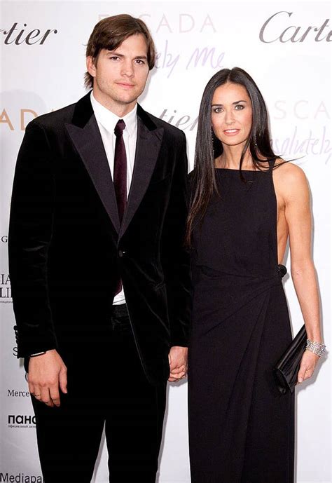 En 2009, kutcher estableció una organización internacional de derechos humanos con su entonces esposa demi moore. Demi Moore Opens Up About Her Marriage To Ashton Kutcher