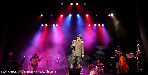 Stream tracks and playlists from nuno guerreiro on your desktop or mobile device. Nuno Guerreiro, Sara Tavares e Ala dos Namorados - Uma ...