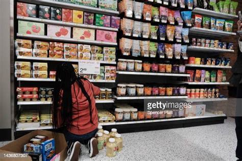 Woman Grocery Store Photos And Premium High Res Pictures Getty Images