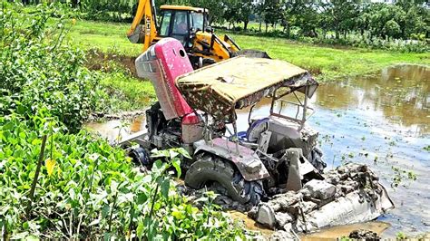 Yuvo 575 Di Stuck In Mud Rescue Jcb Machine L Tractor Stuck Video Ll Tractor And Jcb Youtube