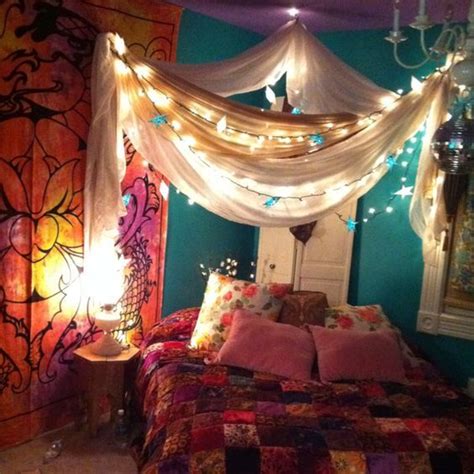 50 Bedrooating Idea With Tapestry Canopy And Light Decor Bed Canopy