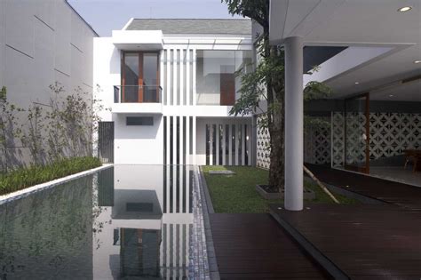 Desain rumah 8x15 2 lantai 4 kamar & kolam renang kontemporer minimalis modern small house design. Desain Rumah Mewah 1 Lantai Dengan Kolam Renang | Interior ...