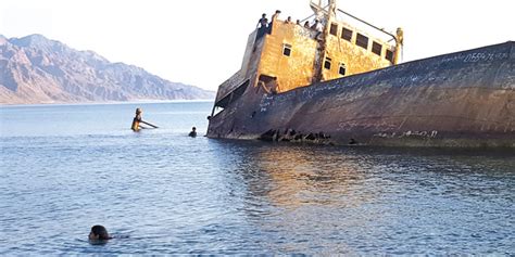 والارصاد تحذر من رياح تصل للعاصفة. السفينة الجانحة مقصد لممارسي رياضة السباحة والغوص في حقل