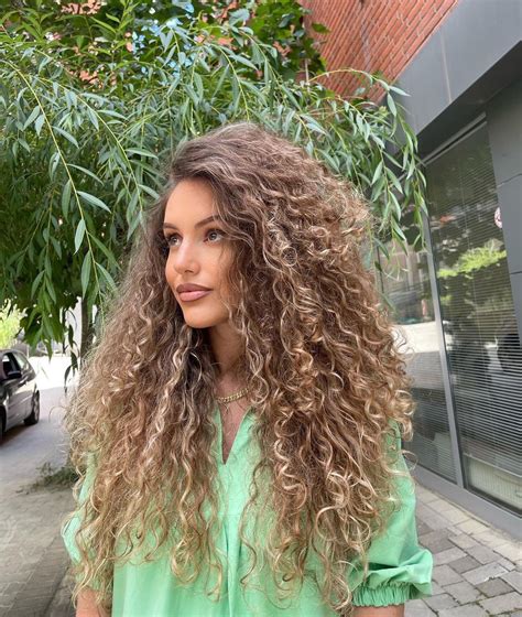 R Ve Hair On Instagram Balayage For Curly Hair In Curly