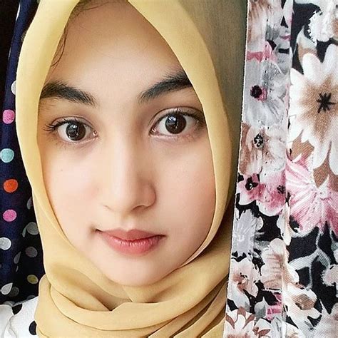 Pin Oleh Hery Hariyanto Di Kerudung Jilbab Cantik Gadis Cantik Wanita Cantik