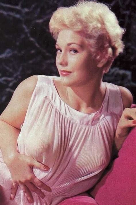 Pin By Crossdresser Penny 🍒 On Kim Novak Classic Hollywood Glamour Classic Actresses