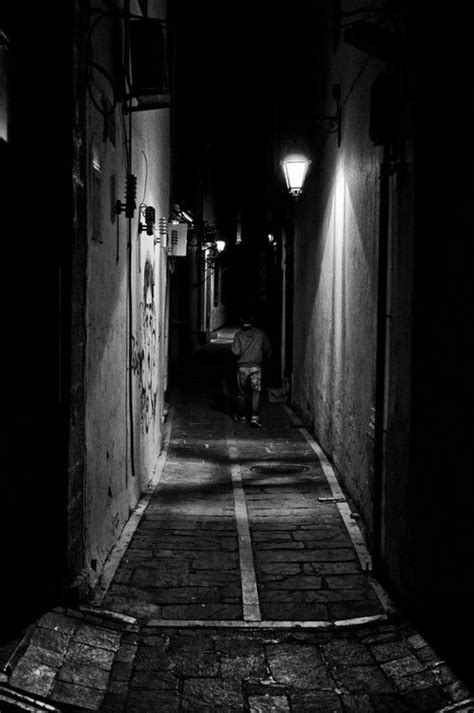 20 Spooky Dark Alley Photography Ideas Dark Alleyway Creative