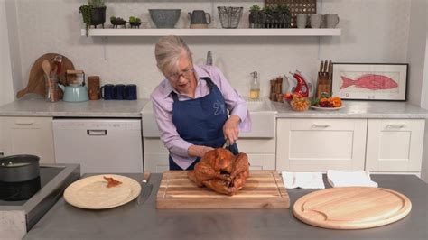 How To Carve Your Thanksgiving Turkey Chef Sara Moulton Shares All Her Secrets Rachael Ray Show