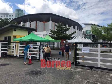 Kompleks belia dan sukan, putatan, sabah. Pusat pemeriksaan saringan COVID-19 di Kompleks Belia dan ...