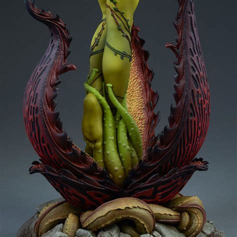 Premium Format Poison Ivy Statue By Sideshow Collectibles Serpentor