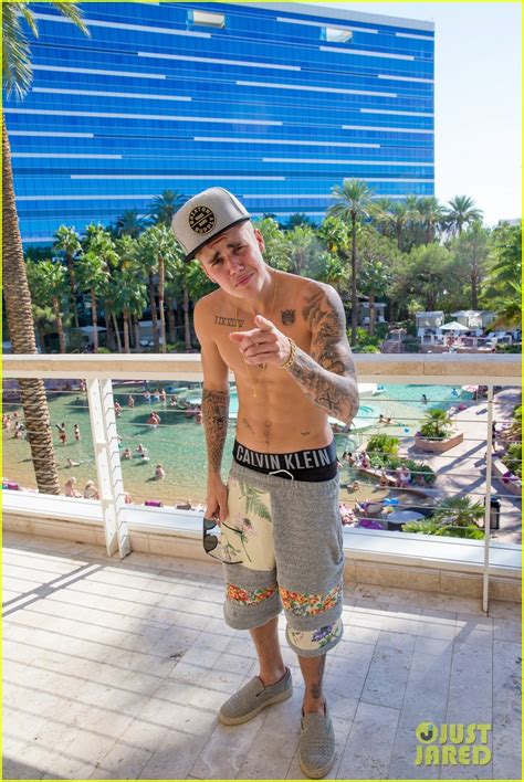 Justin Bieber Gets Shirtless At The Pool Before Supporting Floyd Mayweather Photo 3197167