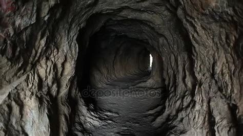 Túnel Cueva Oscura — Vídeo De Stock © Rufootage 148848777