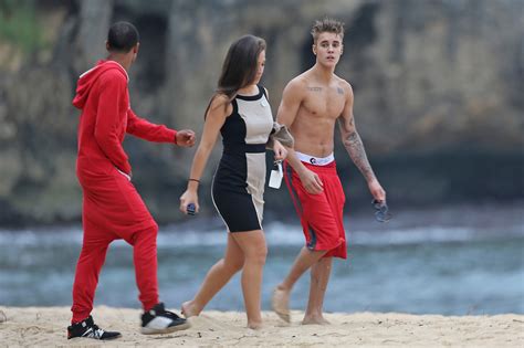 PEOPLE Justin Bieber jumps off a cliff Fringues de séries