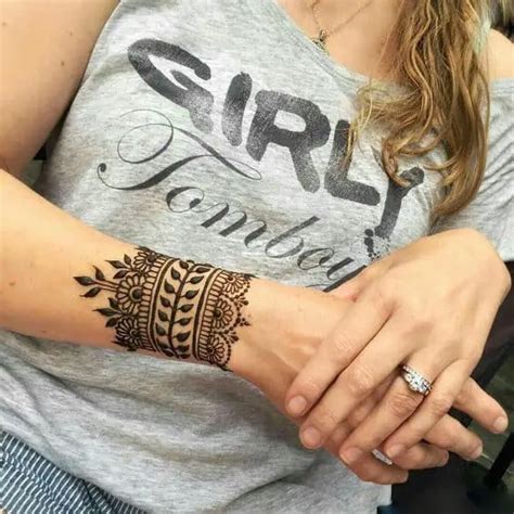 25 Magnificent Henna Cuff Designs For Inspiration Sheideas