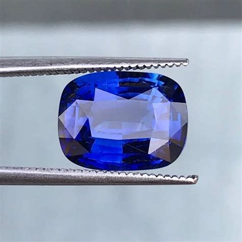 Blue Rectangle Sapphire Gemstone At Rs 10000carat Blue Sapphire In