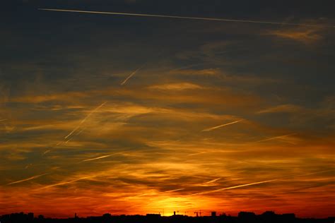 無料画像 地平線 雲 日の出 日没 太陽光 夜明け 雰囲気 夕暮れ イブニング 残光 朝は赤い空 5184x3456