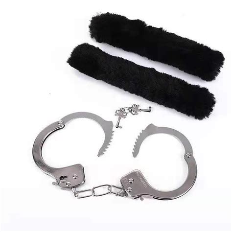 ┋ﺴjaneena Steel Chain Fluffy Faux Fur Handcuffs Black Bdsm Bondage Sex Toy For Couples Shopee