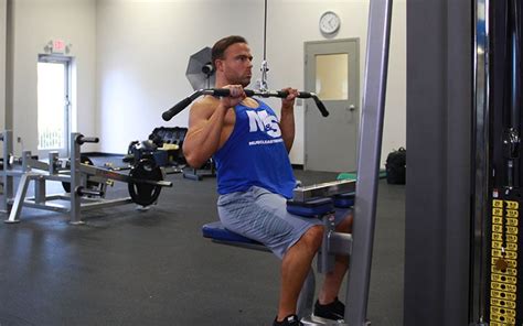 Close Grip Lat Pull Down Video Exercise Guide And Tips