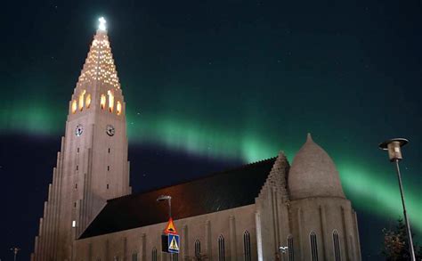 Para Maximizar Fenômeno Da Auroraboreal População Da Islândia Apaga