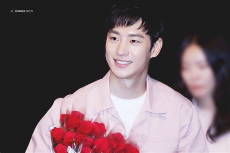 Junyeol and hyeri, whose characters did not end up together in the drama, reply 1988, are actually in a relationship in real life! Pin on Lee JeHoon