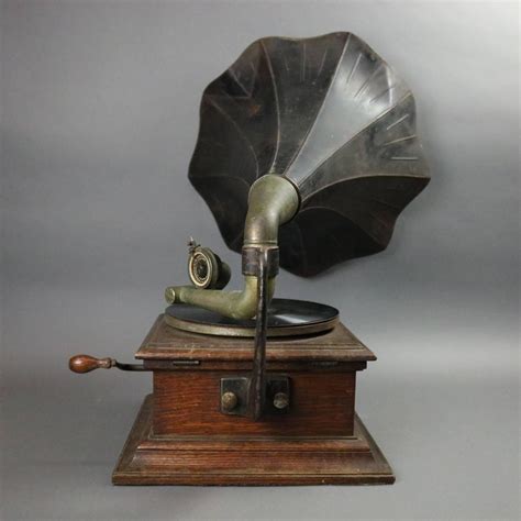 Antique Victor Victrola Phonograph Talking Machine With Tin Horn Circa