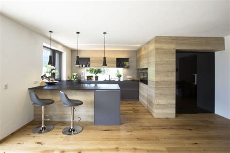 Breakfast bar modern kitchen by katie malik interiors modern wood wood effect | homify. Wohnküche in Eiche kombiniert mit anthrazit. Integrierte ...